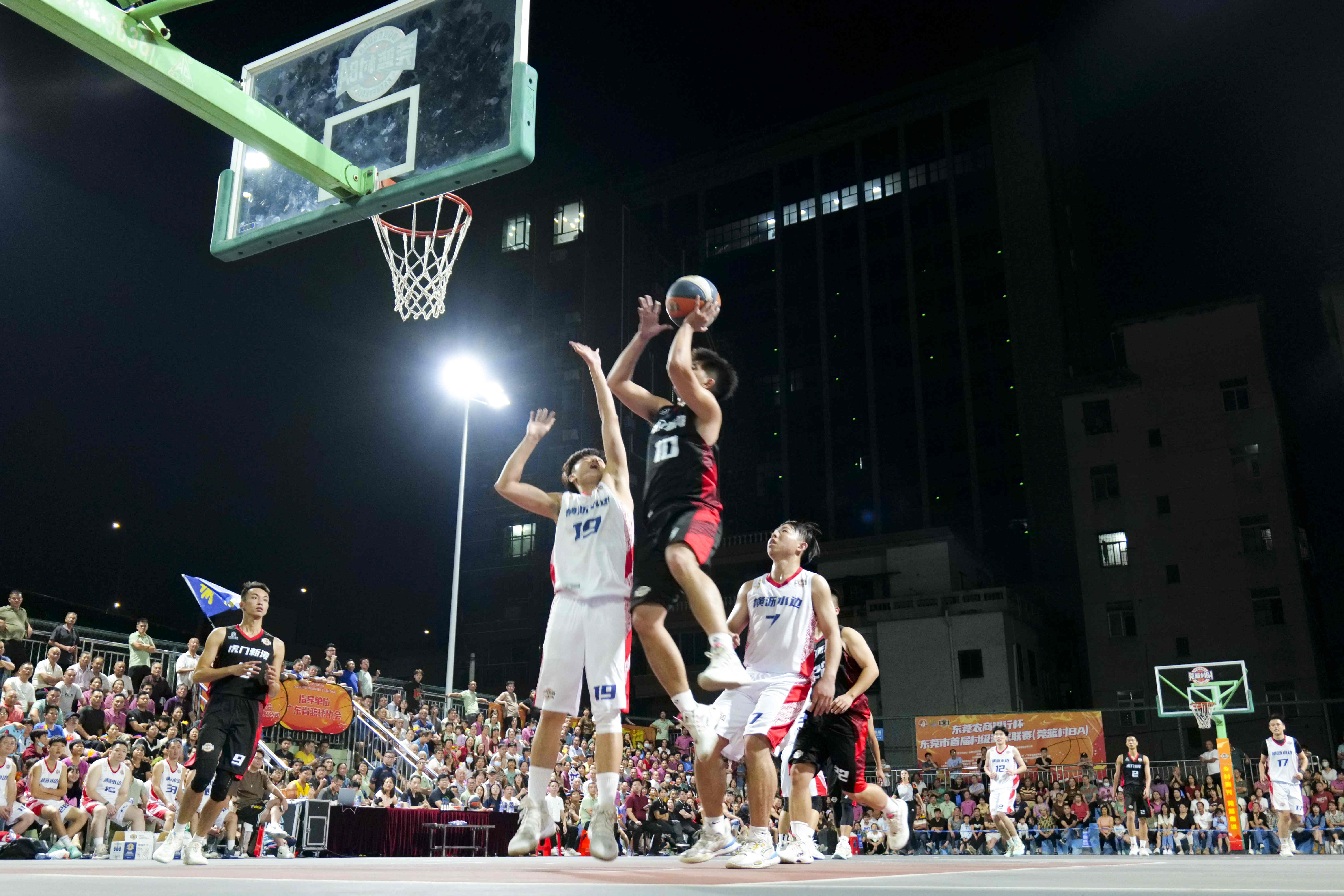 开云体育-包含场上表现出色，球员们展现出无限活力的词条