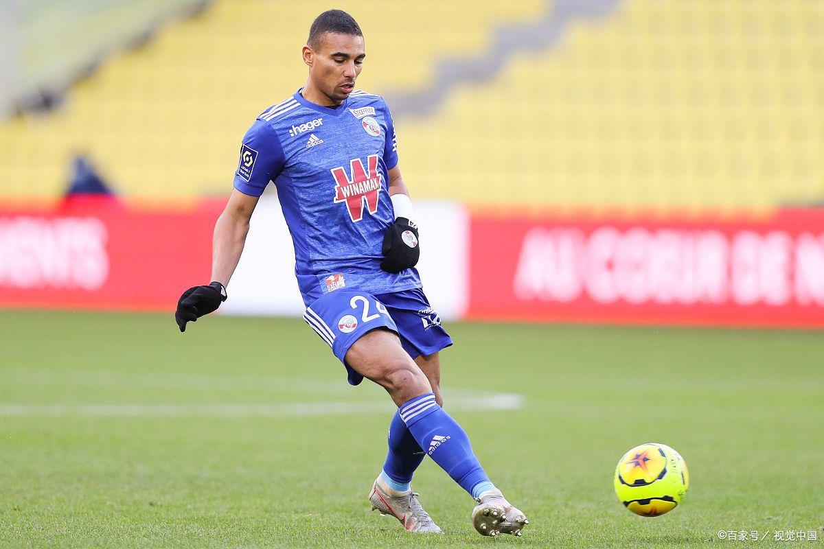 关于斯特拉斯堡表现稳定，球员个人技术赞誉不断的信息