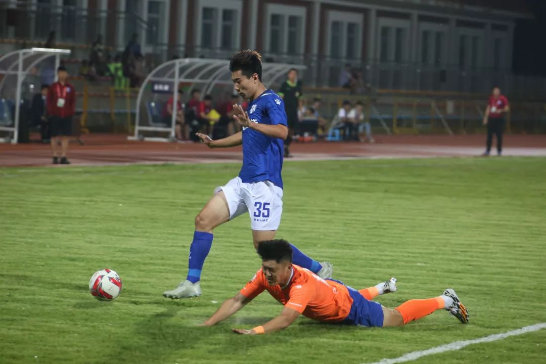 福建队在比赛中实现反击，夺得胜利