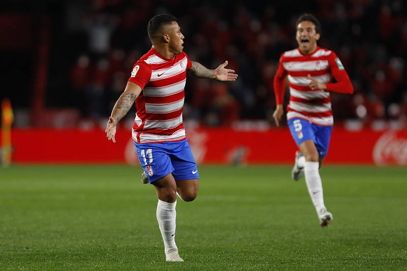 格拉纳达大获全胜,欧冠赛事路途坦荡 格拉纳达大获全胜,欧冠赛事路途坦荡