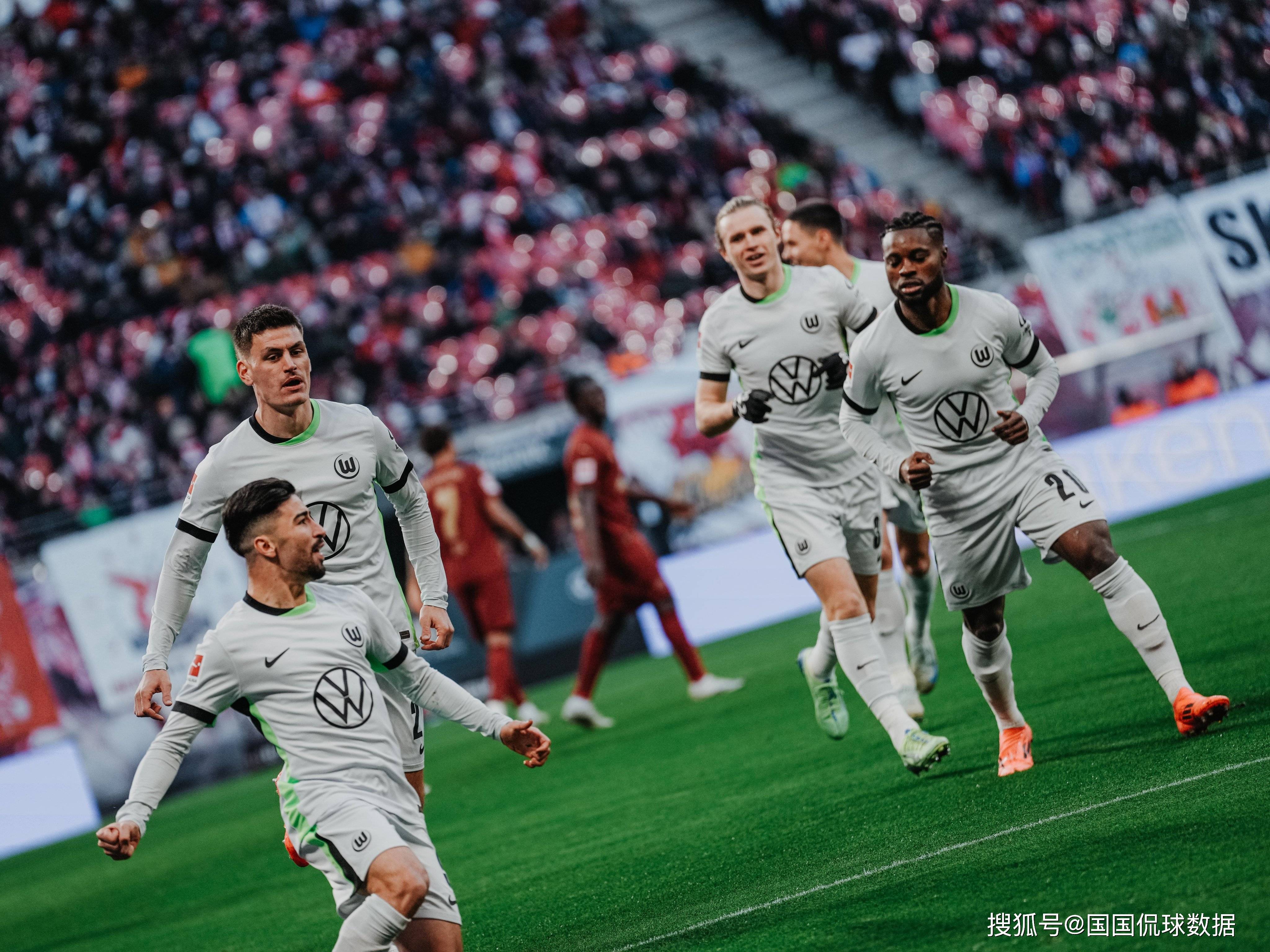 弗莱堡队紧要进球，领先比分获胜