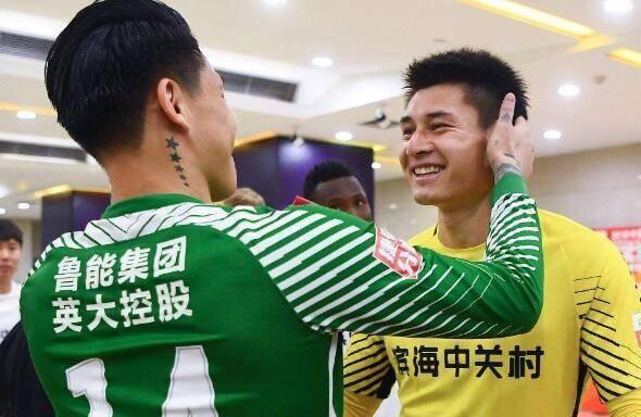 泰达队员展现出色表现，赢得球迷好评