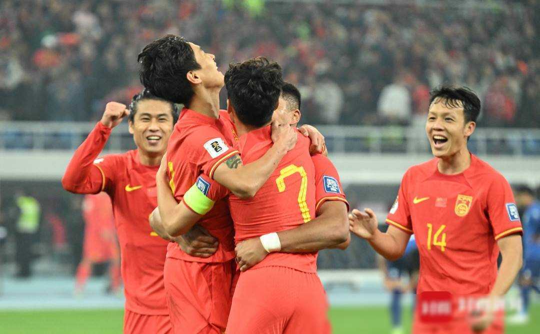 精彩比赛引发球迷的激情狂欢