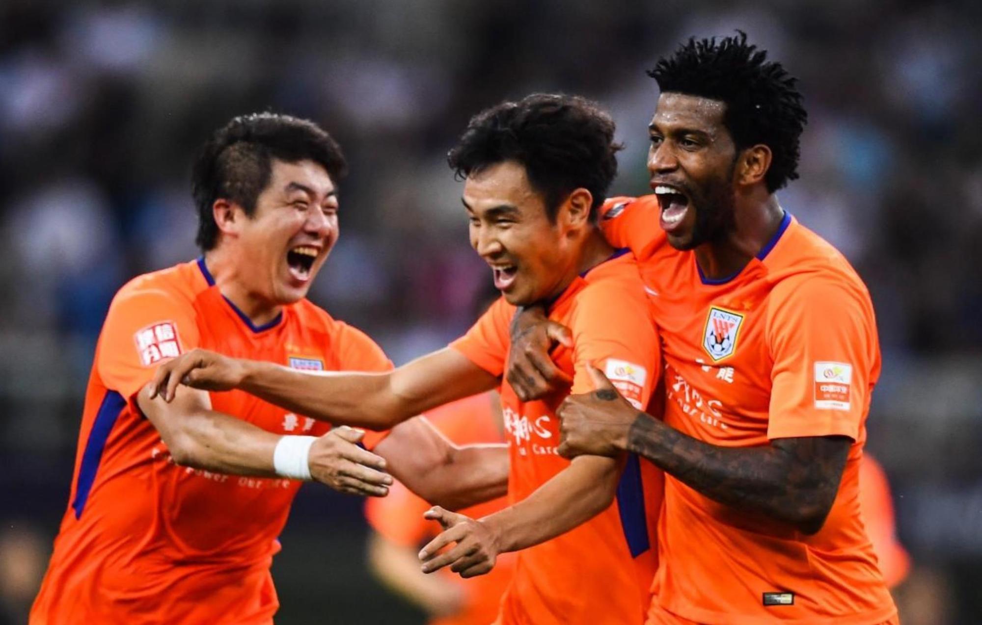 大连一方主场不敌山东鲁能，遭遇连败