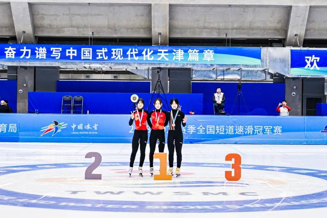 短道速滑选手速度惊人轻松实现冲刺取胜的简单介绍