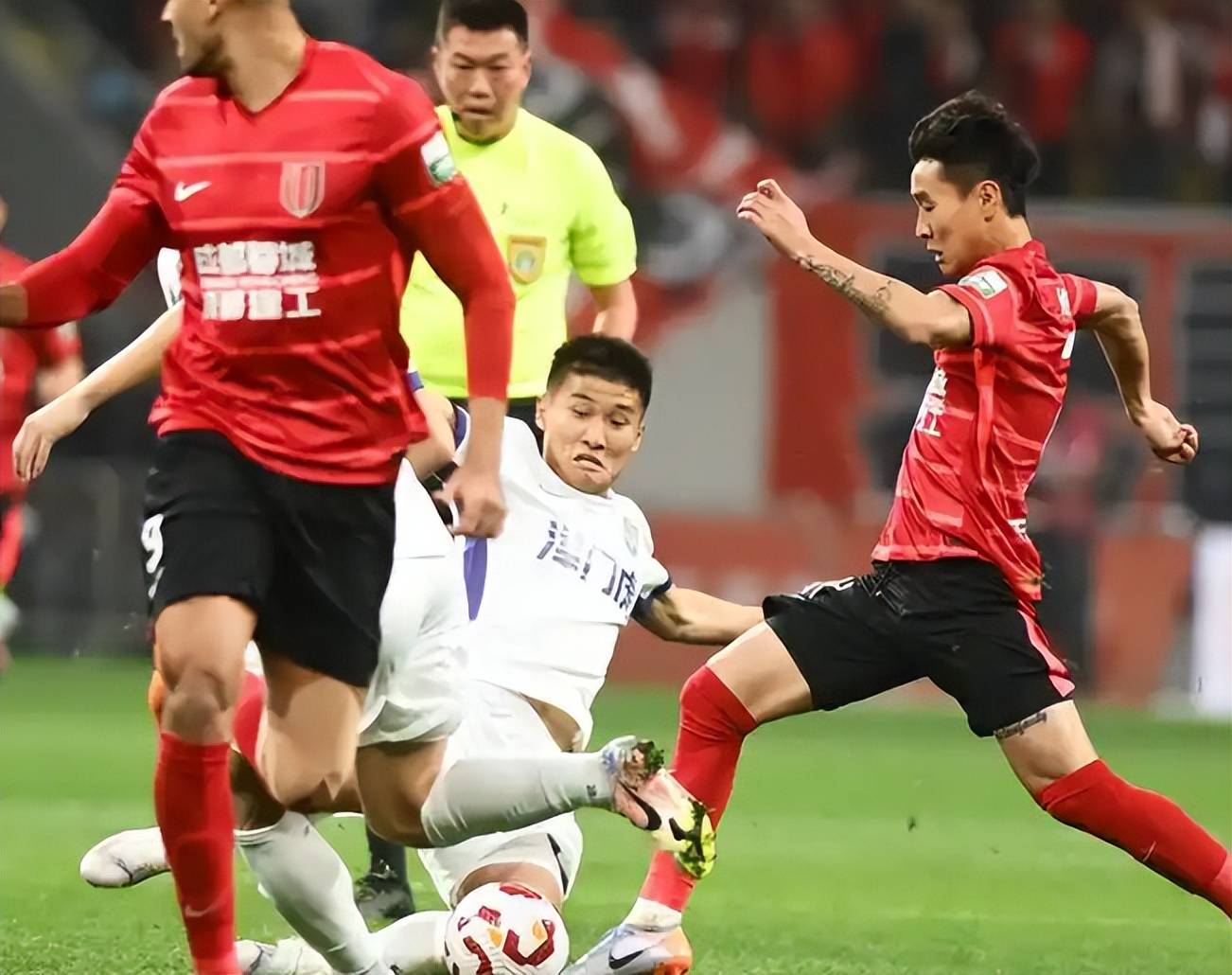 开云体育中国-国内顶尖豪门足球赛事，展现实力较量！