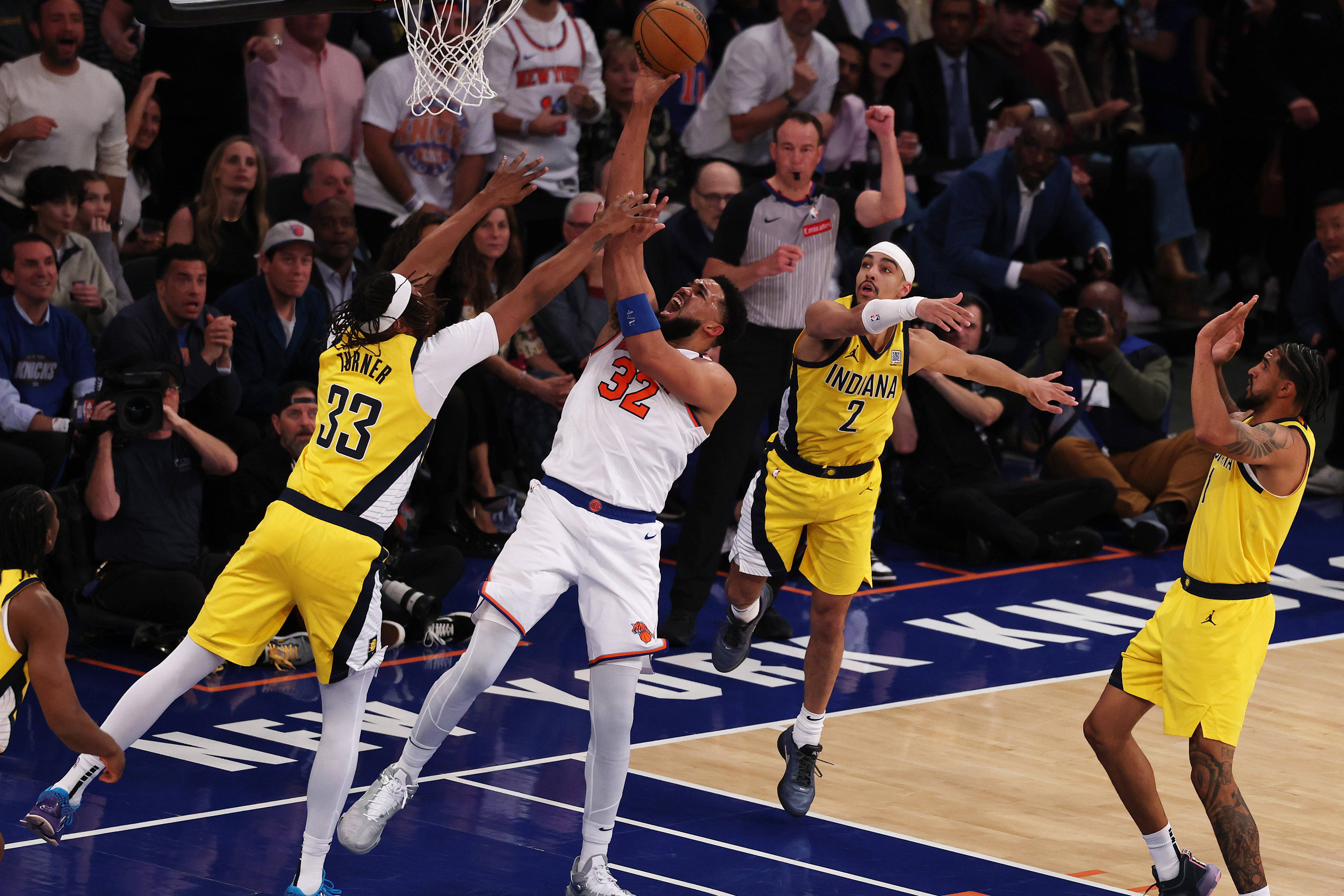 包含尼克斯主场取胜步行者，表现抢眼！的词条