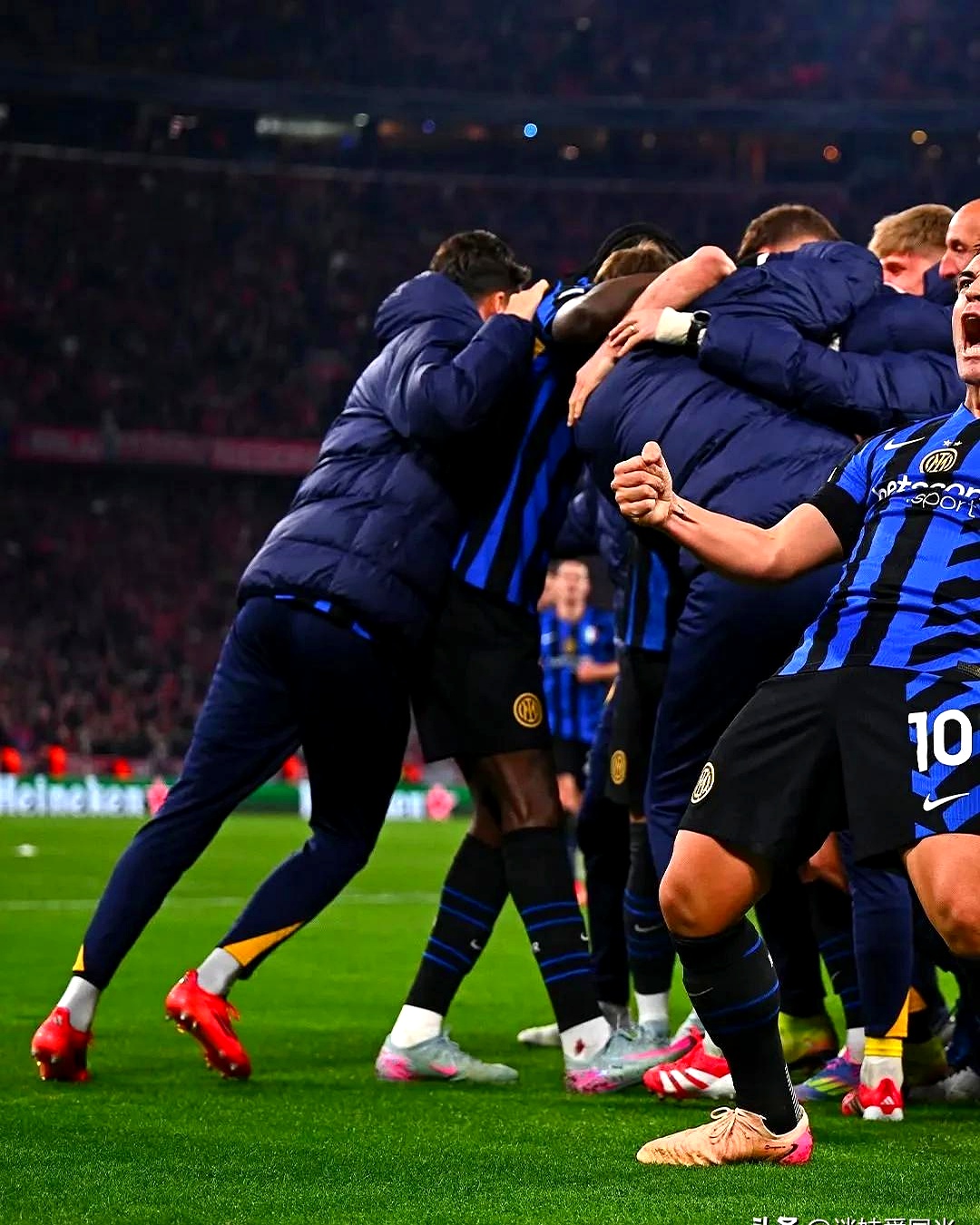 开云体育APP下载-拜仁遭遇国米登顶，NBA局势紧张的简单介绍