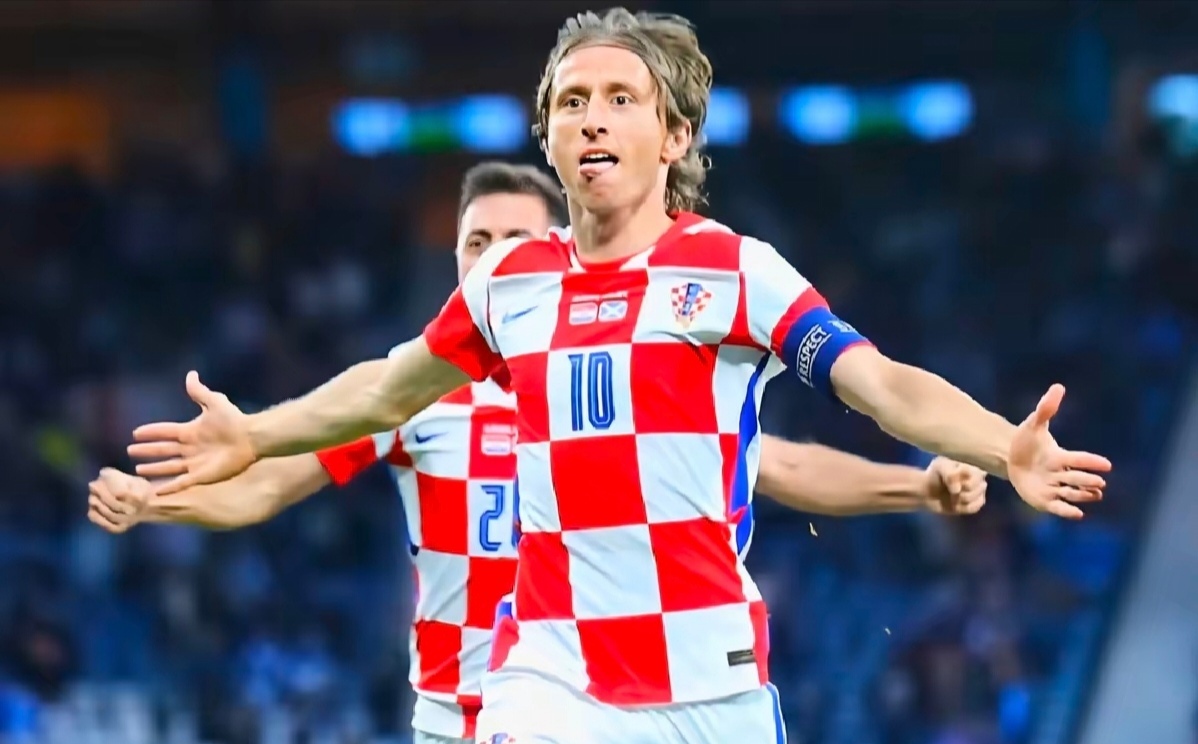 关于斯洛文尼亚逆转阿尔巴尼亚，晋级淘汰赛的信息