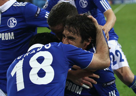 开云体育中国-沙尔克遭遇双杀，客场再遭失利