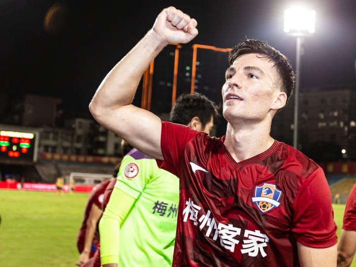 帕多瓦中卫迎来首个联赛进球,球队气势如虹的简单介绍 帕多瓦中卫迎来首个联赛进球,球队气势如虹的简单介绍