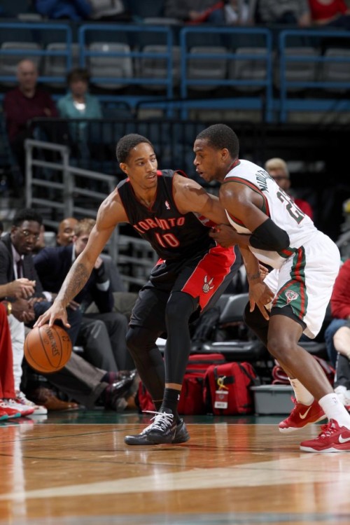 开云体育平台APP-关于雄鹿横扫黄蜂，瓦兰丘纳斯送出助攻的信息