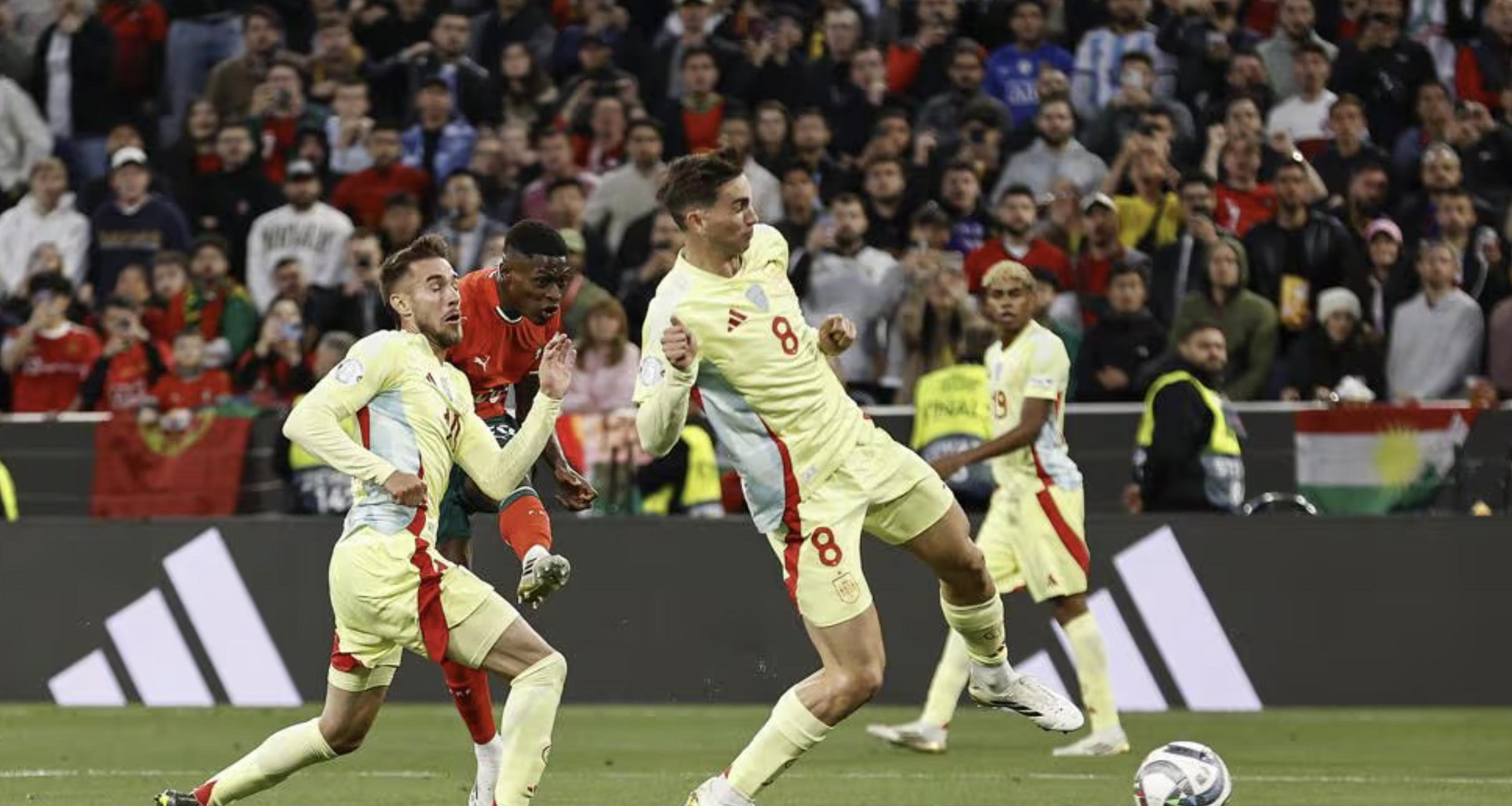 西班牙网球队鏖战美国网球队，克耶高斯关键制胜的简单介绍