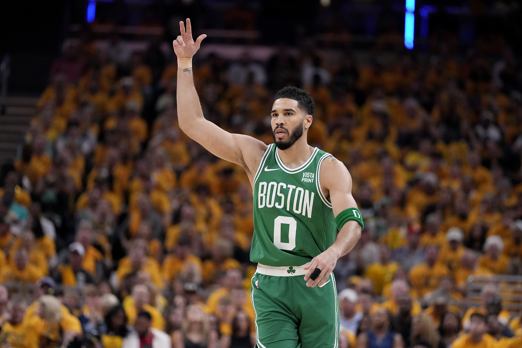 开云体育app-凯尔特人完胜76人，戈贝尔爆发神勇