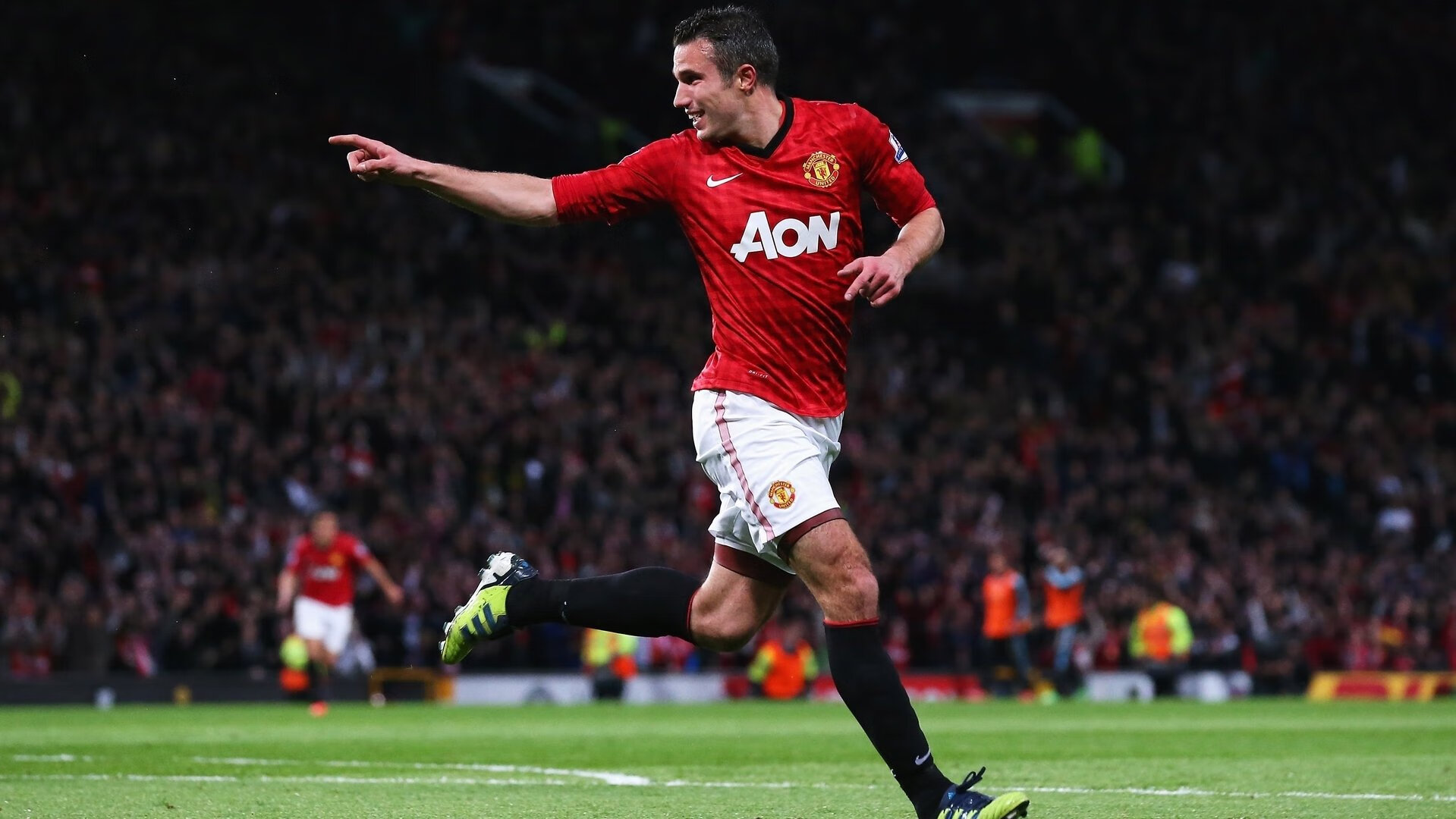 从伯纳乌到卡塔尔,当星光黯淡时,足球才真正开始呼吸