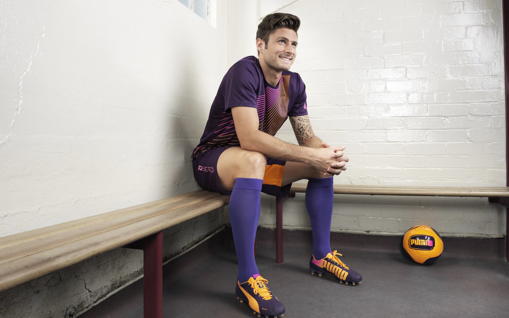 开云体育官网-夜战双雄，F1街道赛与布克关键战的坚毅之歌