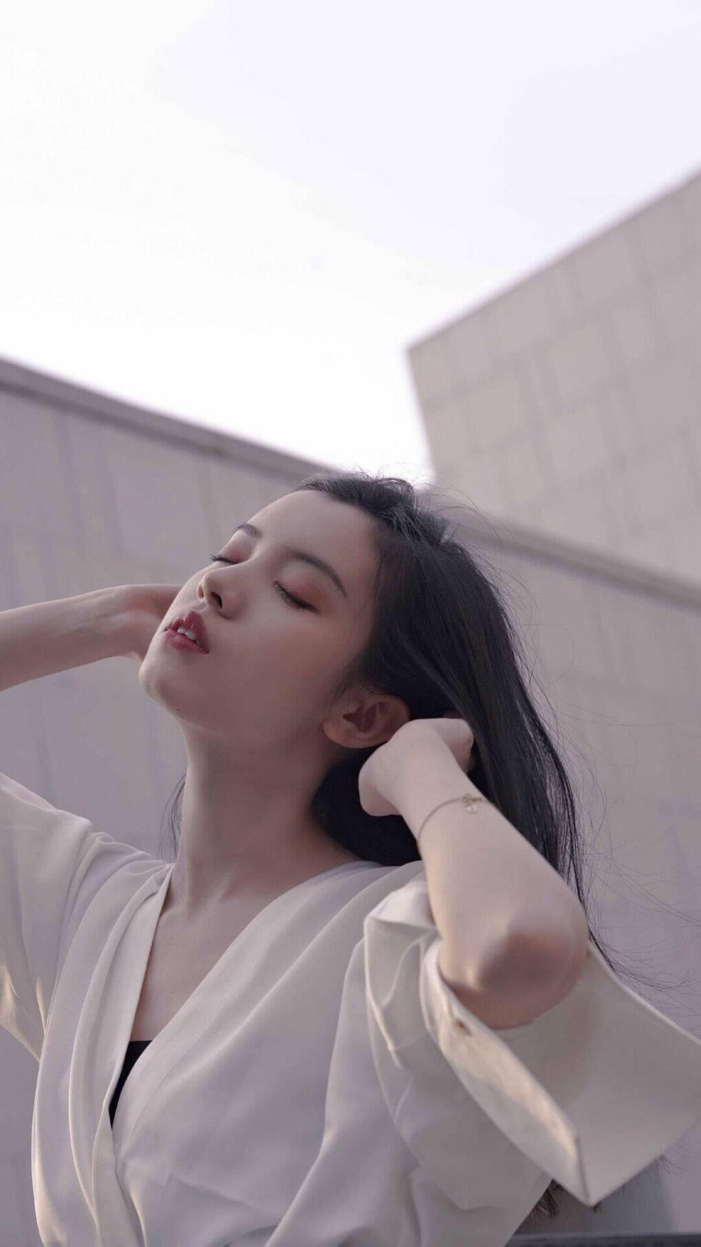 枪炮与玫瑰的对决，阿森纳的钢铁阵线如何正面击溃巴萨，而梅西的锋芒依然刺破夜空